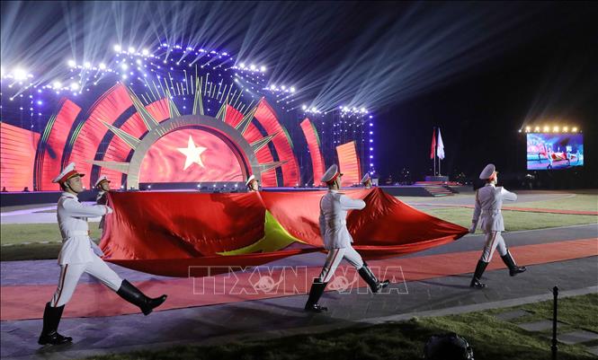 Nghi thức rước Quốc kỳ tại lễ khai mạc. Ảnh: Trung Kiên - TTXVN