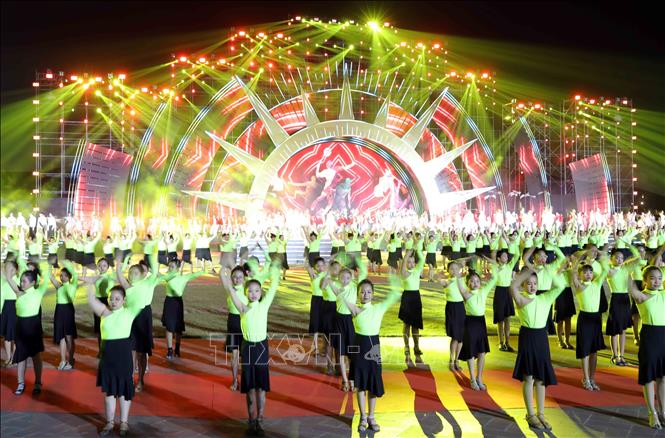 Tiết mục văn nghệ kết thúc đêm khai mạc Đại hội Thể thao toàn quốc lần thứ IX năm 2022. Ảnh: Trung Kiên - TTXVN