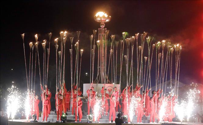 Ngọn đuốc được thắp tại lễ khai mạc sẽ cháy đến khi kết thúc Đại hội. Ảnh: Trung Kiên - TTXVN