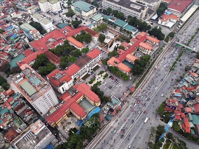Bệnh viện Bạch Mai ngày càng khang trang, hiện đại - nơi đây bị máy bay Mỹ B-52 ném bom phá hủy. Ảnh: Tuấn Anh - TTXVN