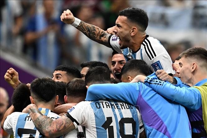 Niềm vui chiến thắng của các tuyển thủ Argentina. Ảnh: AFP/TTXVN