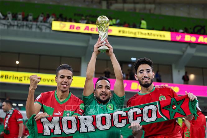 Cổ động viên Maroc tiếp lửa cho các cầu thủ. Ảnh: AFP/ TTXVN