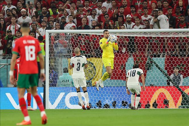 Pha cứu thua của thủ thành Bồ Đào Nha Diogo Costa. Ảnh: AFP/ TTXVN