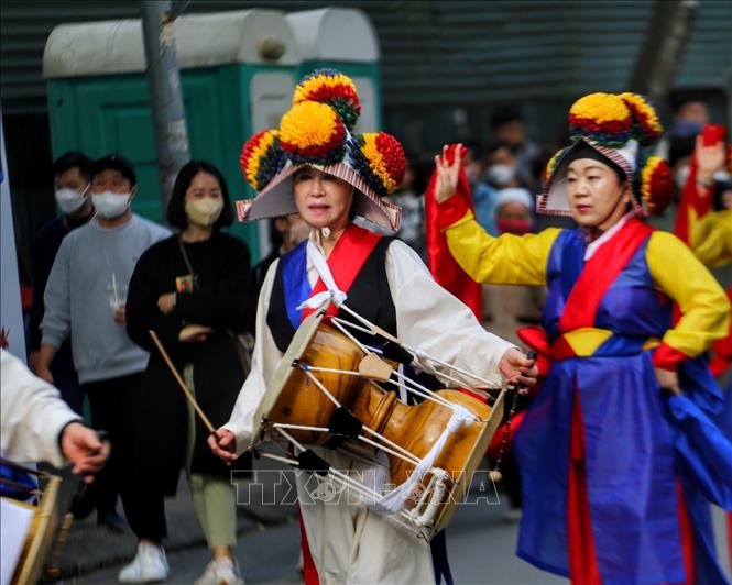 Trình diễn các nhạc cụ truyền thống của Hàn Quốc. Ảnh: Tuấn Đức - TTXVN