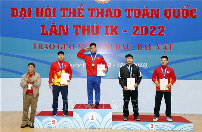 Các VĐV nhận huy chương hạng cân 87 kg. Ảnh: Trần Việt - TTXVN
