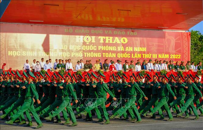 Chiến sĩ lực lượng vũ trang Quân khu 9 diễu hành tại lễ khai mạc. Ảnh: Thanh Liêm - TTXVN