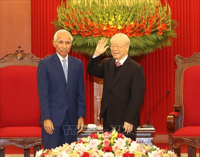 Tổng Bí thư Nguyễn Phú Trọng tiếp đồng chí Khamphan Pheuyavong, Bí thư Trung ương Đảng, Trưởng ban Tuyên huấn, Chủ tịch Hội đồng Lý luận Trung ương Đảng Nhân dân Cách mạng Lào. Ảnh: Trí Dũng - TTXVN