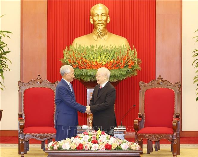 Tổng Bí thư Nguyễn Phú Trọng tiếp đồng chí Khamphan Pheuyavong, Bí thư Trung ương Đảng, Trưởng ban Tuyên huấn, Chủ tịch Hội đồng Lý luận Trung ương Đảng Nhân dân Cách mạng Lào. Ảnh: Trí Dũng - TTXVN