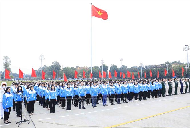 Trong ảnh: 980 đại biểu tham dự Đại hội Đoàn toàn quốc lần thứ XII làm lễ báo công và vào Lăng viếng Chủ tịch Hồ Chí Minh. Ảnh: Minh Đức – TTXVN