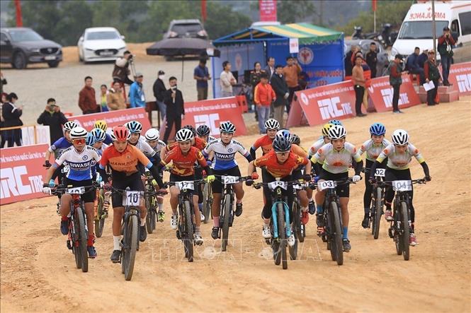 Trong ảnh: Đinh Thị Như Quỳnh xuất phát thi đấu ở nội dung sở trường Băng đồng olympic . Ảnh: Trọng Đạt-TTXVN