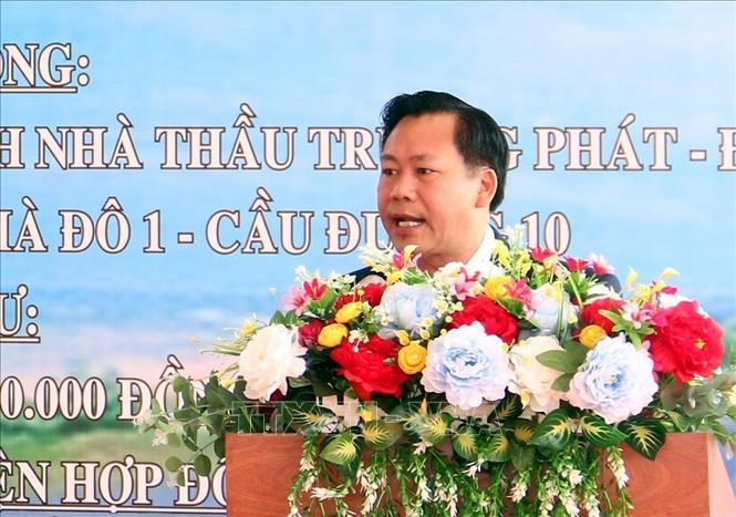 Trong ảnh: Đại diện liên danh nhà thầu, Tổng Giám đốc Công ty Trường Phát Vương Đức Trường phát biểu tại Lễ khởi công. Ảnh: Lê Sen - TTXVN