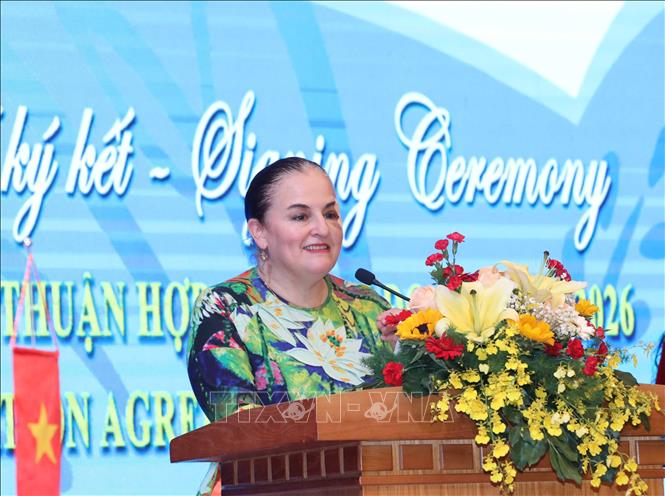 Bà Elisa Fernandez Saenz, Trưởng Đại diện UN Women tại Việt Nam phát biểu tại lễ ký kết. Ảnh: Phương Hoa - TTXVN