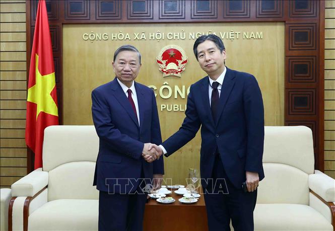 Đại tướng Tô Lâm, Bộ trưởng Bộ Công an tiếp Vụ trưởng Vụ Đông Nam Á và Thái Bình Dương, JICA Nhật Bản Hayakawa Yuho. Ảnh: Phạm Kiên - TTXVN