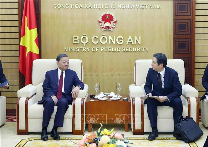 Đại tướng Tô Lâm, Bộ trưởng Bộ Công an tiếp Vụ trưởng Vụ Đông Nam Á và Thái Bình Dương, JICA Nhật Bản Hayakawa Yuho. Ảnh: Phạm Kiên - TTXVN