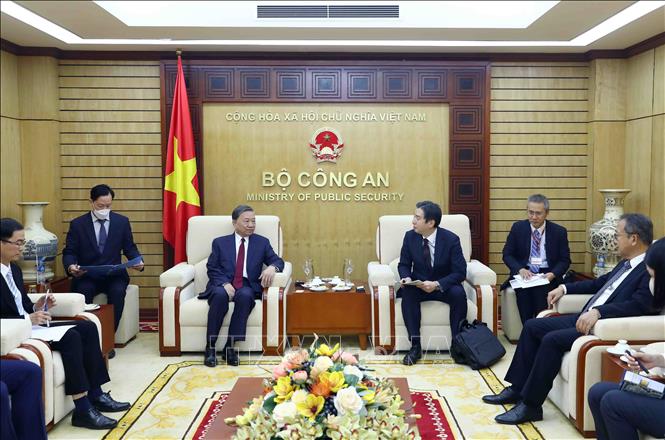 Đại tướng Tô Lâm, Bộ trưởng Bộ Công an tiếp Vụ trưởng Vụ Đông Nam Á và Thái Bình Dương, JICA Nhật Bản Hayakawa Yuho. Ảnh: Phạm Kiên - TTXVN