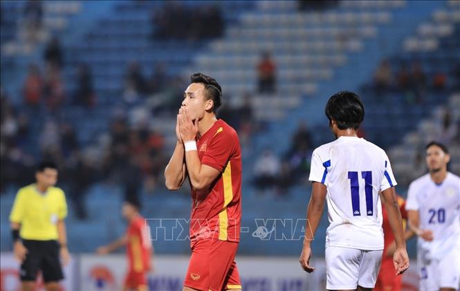 Sự tiếc nuối của Việt Anh (số 6, Việt Nam) khi bỏ lỡ cơ hội ghi bàn. Ảnh: Tuấn Anh - TTXVN
