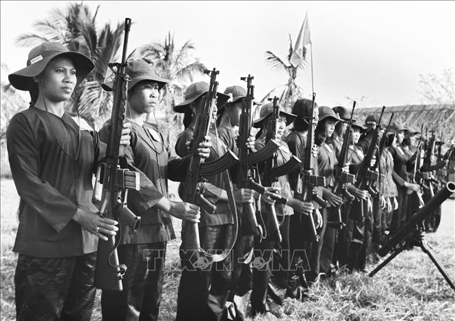 Đội nữ pháo binh tỉnh Cà Mau học tập rèn luyện kỹ năng chiến đấu chuẩn bị cho ngày giải phóng 20/4/1975 (Ảnh tư liệu). Ảnh: Võ An Khánh – TTXVN.