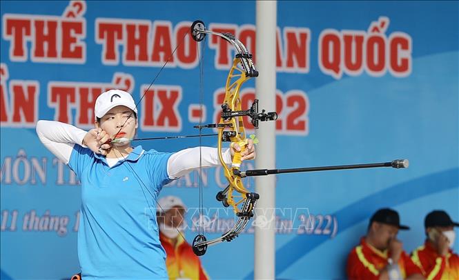 Cung thủ Nguyễn Thị Hải Châu của đội Đắc Lắc  giành Huy chương Vàng nội dung cá nhân, Cung 3 dây 50 mét. Ảnh: Trung Kiên - TTXVN