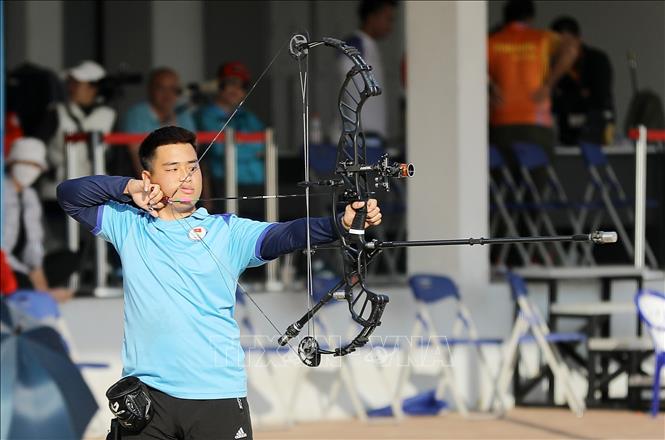 Cung thủ Phạm Trần Hoàng đội Hải Dương giành Huy chương Vàng nội nung cá nhân Cung ba dây 50 mét. Ảnh: Trung Kiên - TTXVN