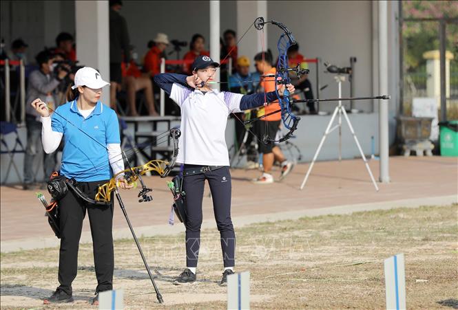 Cung thủ Phương Thảo của đội Hà Nội giành Huy chương Bạc nội dung cá nhân, Cung 3 dây 50 mét. Ảnh: Trung Kiên - TTXVN