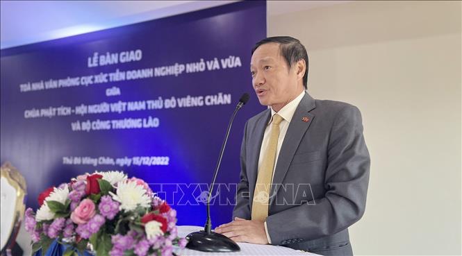 Vietnamese Ambassador to Laos Nguyen Ba Hung speaks at the ceremony. VNA Photo: Đỗ Bá Thành