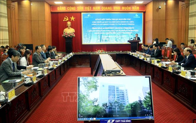 The principle agreement signing ceremony between Green i - Park JSC and Compal Electronics. VNA Photo: Thế Duyệt 