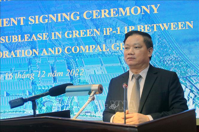 Chairman of the provincial People’s Committee Nguyen Khac Than speaks at the ceremony. VNA Photo: Thế Duyệt 