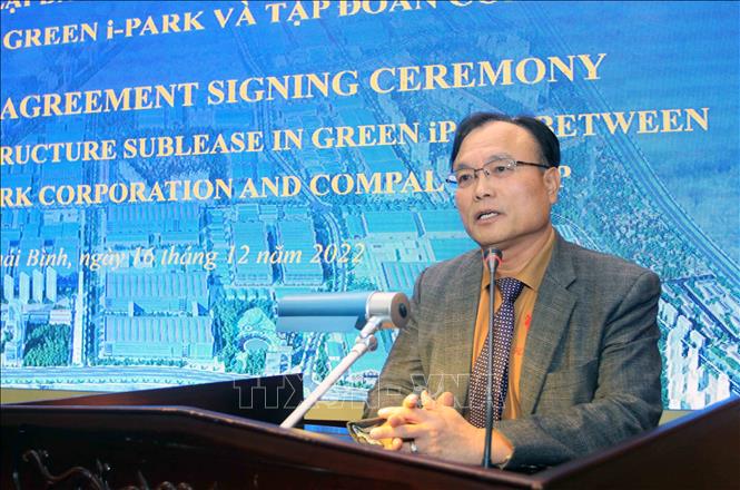 Deputy CEO of Compal Vietnam Kc Chen speaks at the ceremony. VNA Photo: Thế Duyệt 