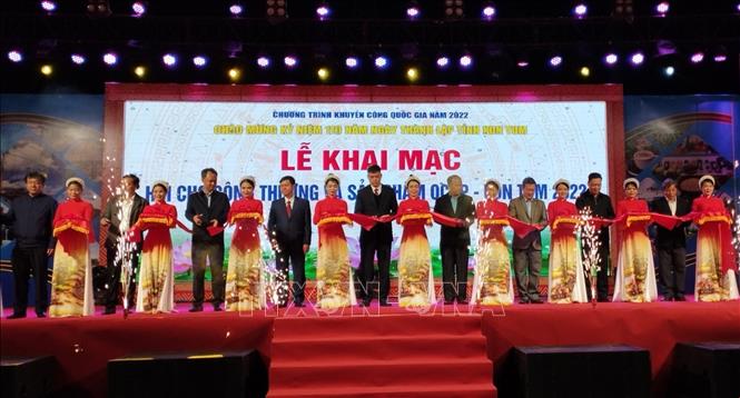 Trong ảnh: Các đại biểu cắt băng khai mạc Hội chợ Công Thương và sản phẩm OCOP Kon Tum năm 2022. Ảnh: Khoa Chương - TTXVN