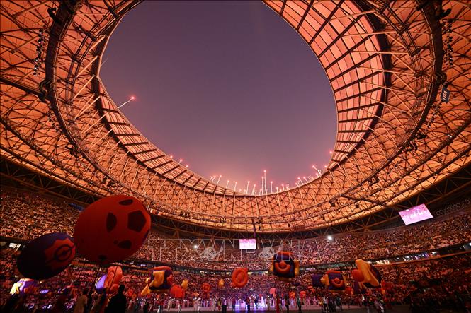 Trong ảnh: Các nghệ sĩ trình diễn tại lễ bế mạc World Cup 2022 ở Doha, Qatar ngày 18/12/2022. Ảnh: AFP/TTXVN