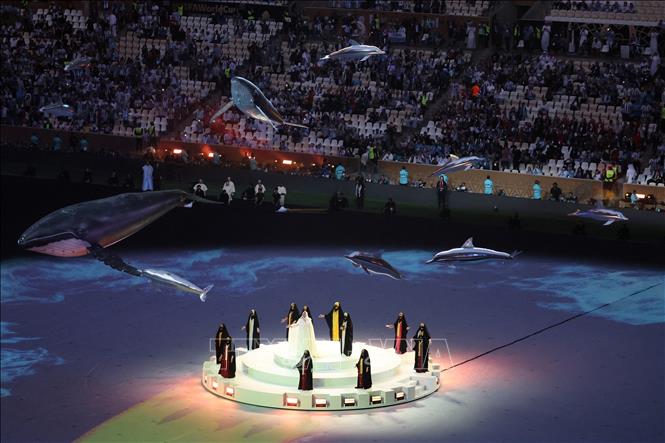Trong ảnh: Ca sĩ Qatar Dana Al Fardan trình diễn tại lễ bế mạc World Cup 2022 ở Doha, Qatar ngày 18/12/2022. Ảnh: AFP/TTXVN