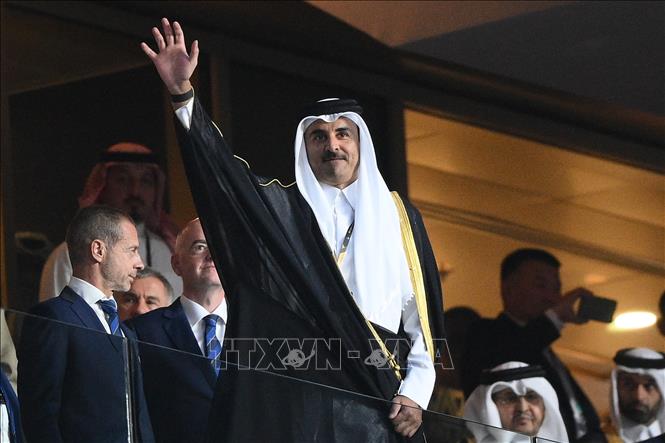 Trong ảnh: Quốc vương Qatar Sheikh Tamim bin Hamad Al Thani  tại lễ bế mạc World Cup 2022. Ảnh: AFP/TTXVN