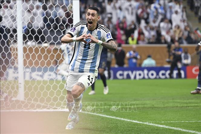 Tiền vệ Argentina Angel Di Maria ăn mừng bàn thắng nâng tỷ số trận đấu lên 2-0 trước tuyển Pháp. Ảnh: THX/TTXVN