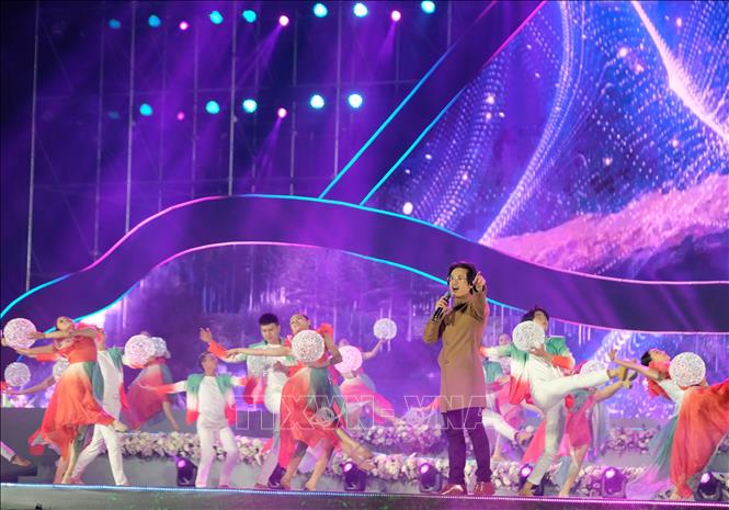 Chương trình nghệ thuật đặc biệt công bố Feastival hoa Đà Lạt. Ảnh: Nguyễn Dũng – TTXVN