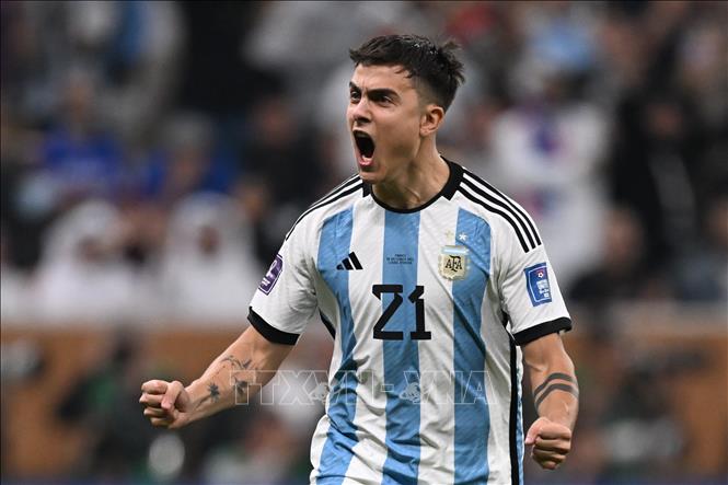 Pha ăn mừng bàn thắng trong lượt đá luân lưu trước tuyển Pháp của tiền đạo Argentina Paulo Dybala. Ảnh: AFP/TTXVN