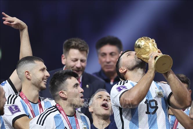 Niềm hạnh phúc của các tuyển thủ Argentina giây phút đăng quang vô địch World Cup 2022. Ảnh: THX/TTXVN