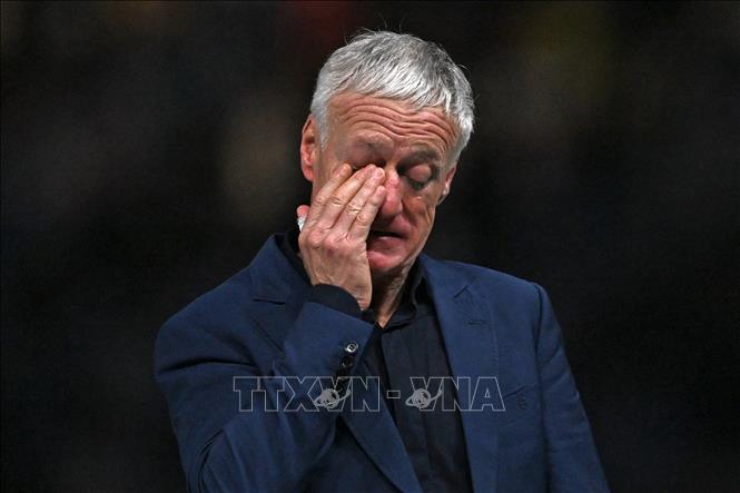 Nỗi buồn của huấn luyện viên tuyển Pháp Didier Deschamps khi ông và các học trò lỡ hẹn với ngôi vô địch World Cup lần thứ 3. Ảnh: AFP/TTXVN