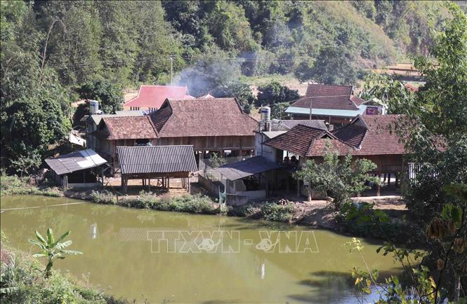 Trong ảnh: Nhà của người tại bản Nậm Hẹ 2 (xã Hẹ Muông, huyện Điện Biên, tỉnh Điện Biên). Ảnh: Xuân Tiến – TTXVN 