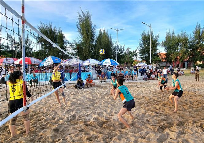 Nhiều pha bóng hấp dẫn, kịch tính. Ảnh: Nguyễn Thành – TTXVN