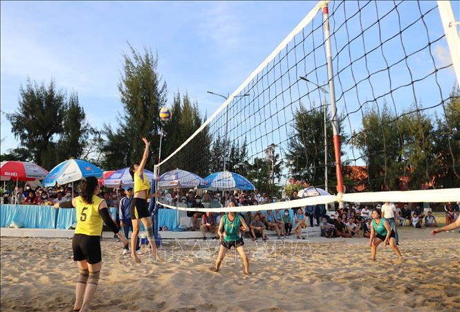 Các vận động viên cống hiến cho người hâm mộ bóng chuyền những pha bóng đẹp mắt. Ảnh: Nguyễn Thành – TTXVN