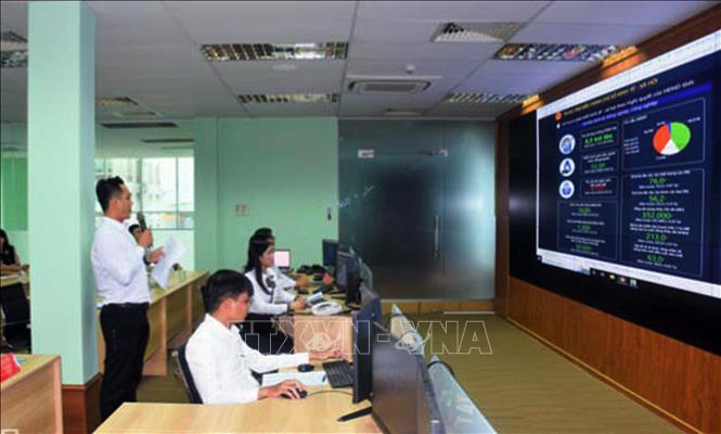 Trung tâm Giám sát điều hành đô thị thông minh của tỉnh Sóc Trăng tích hợp, phân tích các thông tin dữ liệu. Ảnh: Tuấn Phi - TTXVN