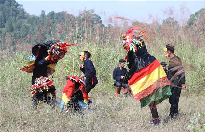 Xã Hội Hoan hiện nay có gồm 7 đội múa sư tử gồm đội: Thôn Cốc Lào, thôn Bản Kìa, thôn Háng Van, thôn Bình Dân, thôn Phiêng Liệt, thôn Bản Miằng, thôn Bản Van. Ảnh: Anh Tuấn – TTXVN