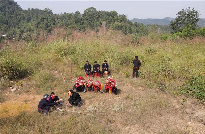 Theo quan niệm của đồng bào Tày, Nùng ở Hội Hoan, sư tử mèo đi đến đâu là mang theo hạnh phúc, no đủ và niềm vui đến đó. Ảnh: Anh Tuấn – TTXVN