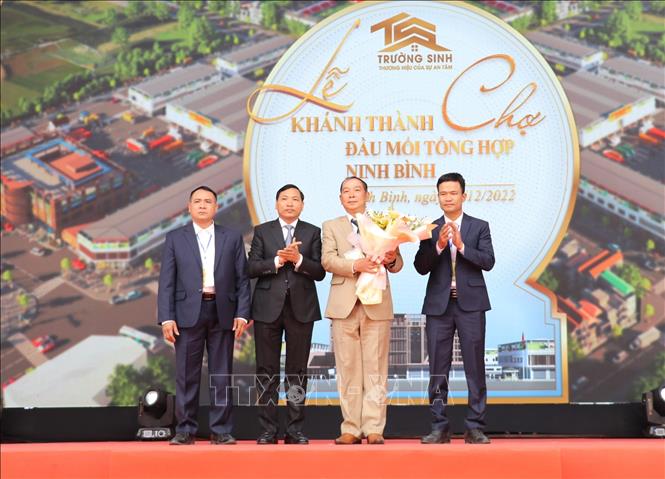 Trong ảnh: Ra mắt Ban quản lý chợ đầu mối tổng hợp tỉnh Ninh Bình. Ảnh: Đức Phương - TTXVN
