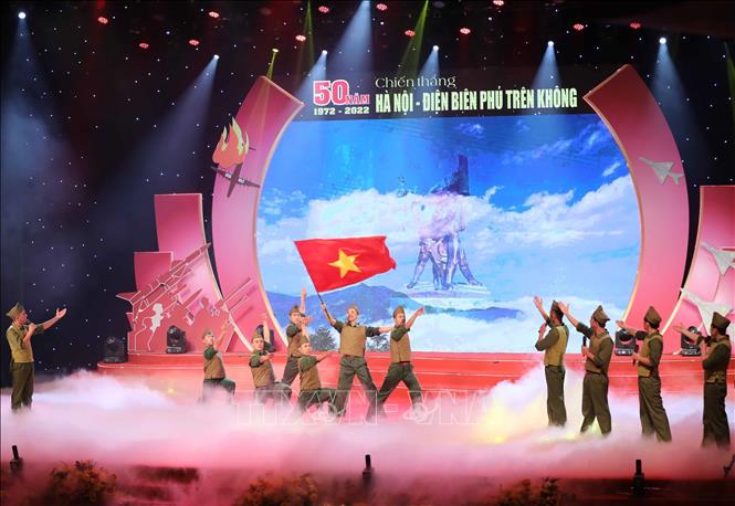 Chương trình là dấu ấn nghệ thuật, góp phần khắc họa hình ảnh quân đội anh hùng của một dân tộc anh hùng, giữ trọn lời thề “Trung với Đảng, hiếu với dân” trên suốt chặng đường 78 năm xây dựng, chiến đấu và trưởng thành. Ảnh: Thanh Tùng - TTXVN