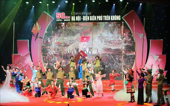 Chương trình là dấu ấn nghệ thuật, góp phần khắc họa hình ảnh quân đội anh hùng của một dân tộc anh hùng, giữ trọn lời thề “Trung với Đảng, hiếu với dân” trên suốt chặng đường 78 năm xây dựng, chiến đấu và trưởng thành. Ảnh: Thanh Tùng - TTXVN