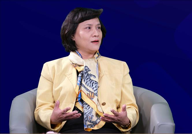 Bà Trần Thị Thu Hương, Giám đốc Trung tâm xác nhận chứng từ thương mại, Liên đoàn Thương mại và Công nghiệp Việt Nam (VCCI) chia sẻ tại tọa đàm. Ảnh: Trần Việt - TTXVN