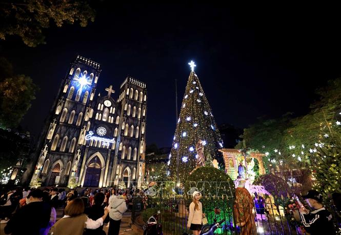 A festive atmosphere comes to the St. Joseph's Cathedral in Hanoi. VNA Photo 