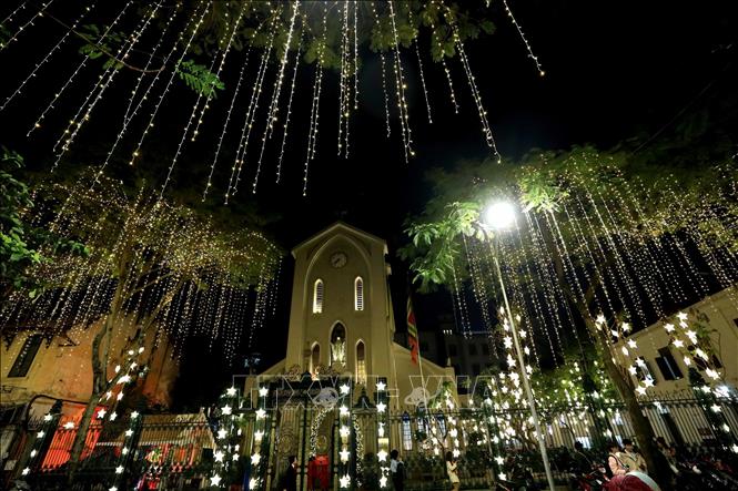 The Ham Long Church in Hanoi is decked out with hundreds of sparkling lights. VNA Photo 
