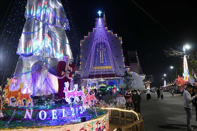 Christmas decorations at the Redeemer Church in Hue city, the central province of Thua Thien-Hue. VNA Photo